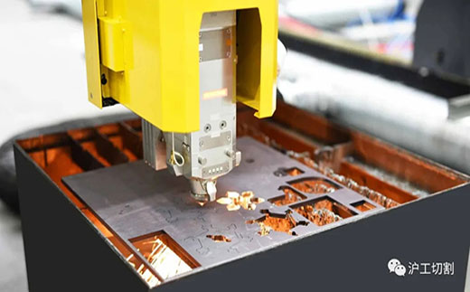 尊凯实业10米大幅面龙门光纤激光切割机细腻圆孔高品质切割