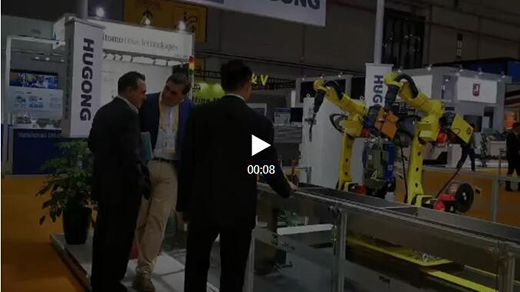 进博会首日尊凯实业意大利CEA展位旅行者关注机械人焊接系统