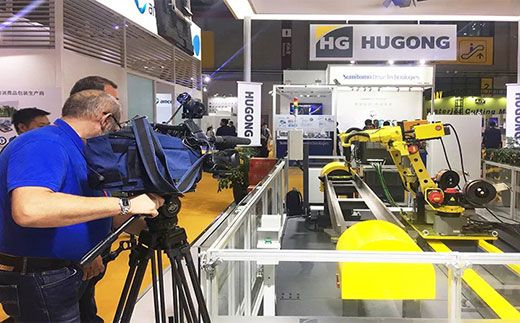 第二届进博会俄罗斯国家电视台拍摄尊凯实业意大利CEA展位