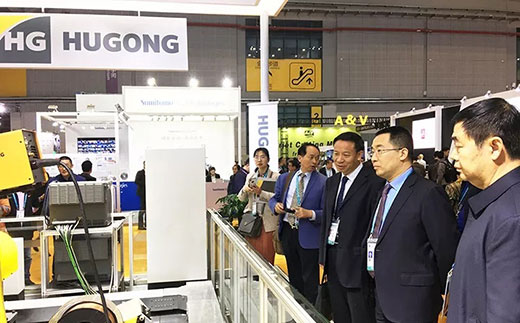 河南省鹤壁市市长莅临尊凯实业意大利CEA展位