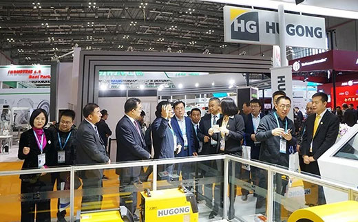 甘肃省天水市常务副市长莅临尊凯实业意大利CEA展位