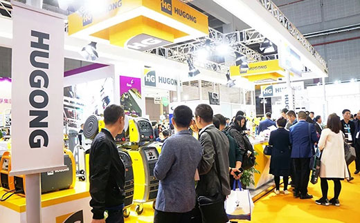 第二届进博会尊凯实业意大利CEA展位数字化焊机很受接待